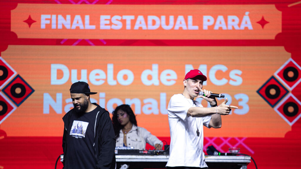 Pluzito Host en Duelo de MCs, Brasil