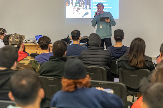 Seminario de hip hop por Pluzito en Chaco